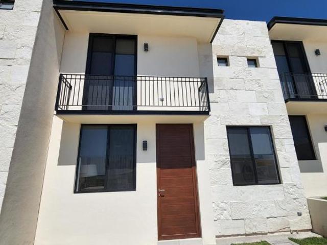 Casa en Venta Cimatario, Estudio, Amplios Espacios