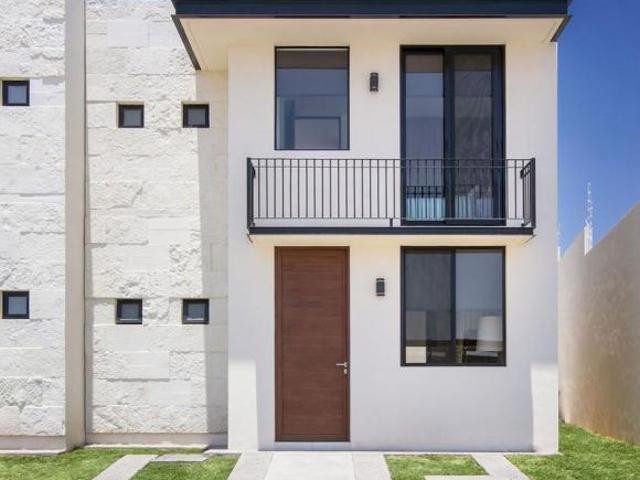 Casa en Venta Cimatario, Jardín Trasero, Balcón