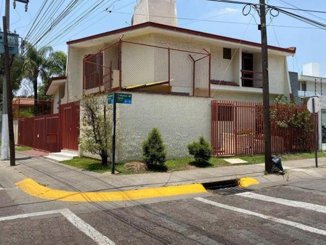 CASA EN VENTA CIUDAD DE LOS NIÑOS ZAPOPAN EN ESQUINA
