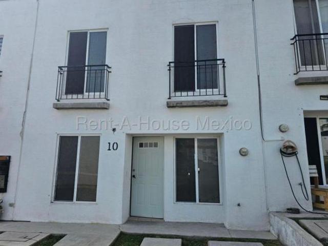 Casa en Venta Ciudad del Sol Las Haciendas 3 Recamaras 3 Baños Estudio Alberca