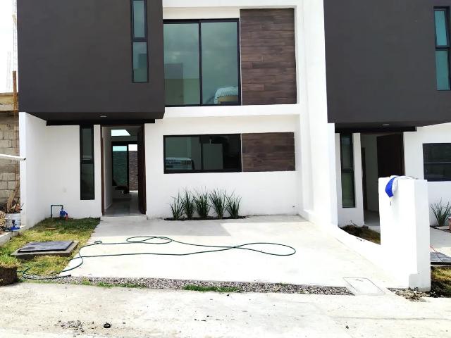 CASA EN VENTA CIUDAD MESETA FRENTE A SONTERRA A UN LADO DE HUERTAS LA JOYA