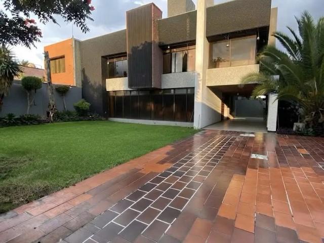 Casa en venta | ciudad satélite. Espaciosa, con buena distr