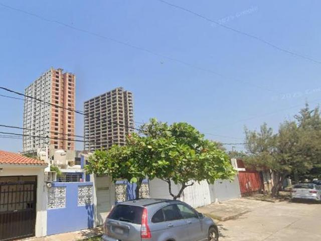 CASA EN VENTA, COATZACOALCOS, $419,641