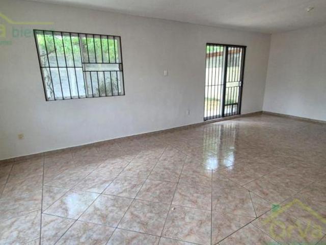 CASA EN VENTA COL. EL CHARRO, AVE. LA HERRADURA, TAMPICO