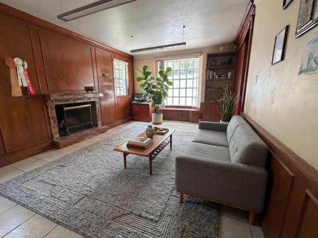 CASA EN VENTA COL. EL PARQUE, EN CALLE CERRADA FRENTE AL TOREO