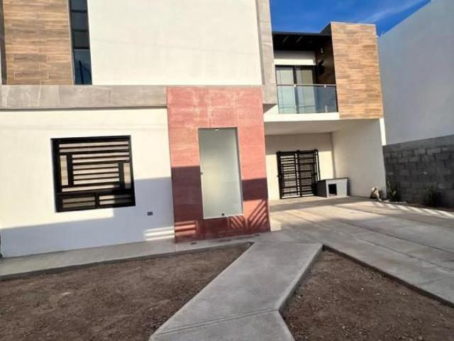 Casa en venta Col. Lomas Real de Jarachina Sur