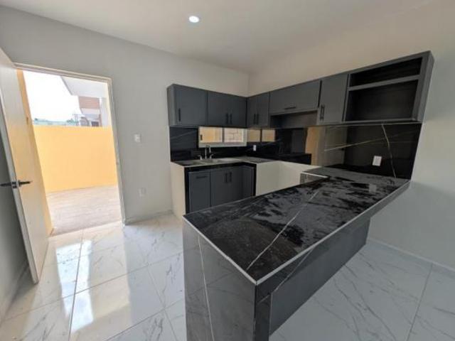 Casa en Venta, Col. Luna Luna, 100 C