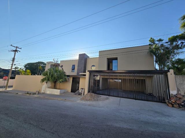 Casa en venta, Col. Petrolera con amplio patio