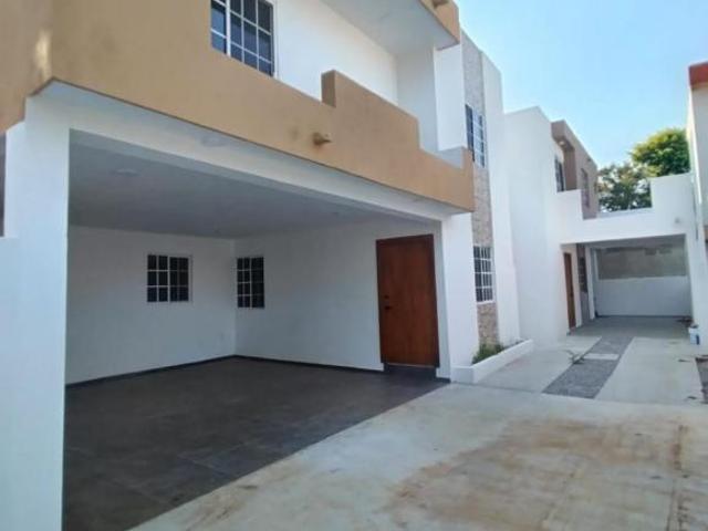 CASA EN VENTA COL. PORTES GIL