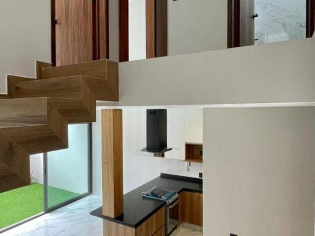 CASA EN VENTA, COLONIA AGUA BLANCA CERCA DE BUGAMBILIAS, ZAPOPAN