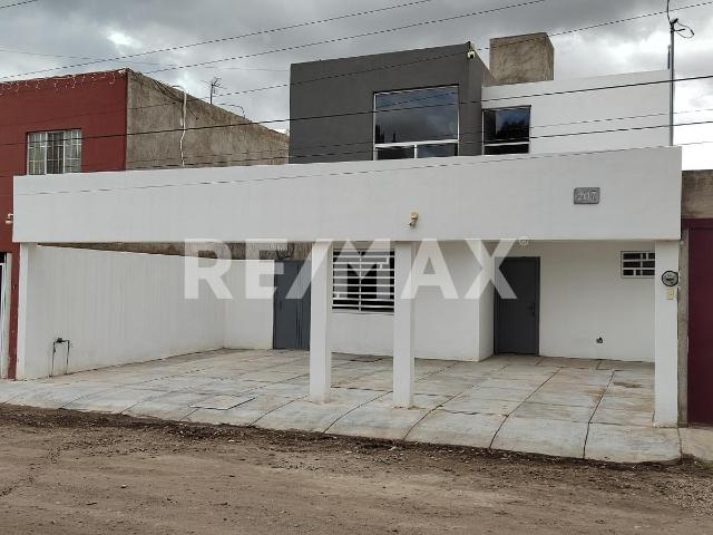 Casa en Venta Colonia las Margaritas con 4 recamaras 1 en planta Baja