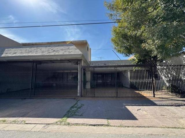 CASA DE UNA PLANTA CON 3 RECÁMARAS, AMPLIO JARDÍN Y TERRAZA EN COLONIA LAS ROSAS, GÓMEZ PALACIO, DGO