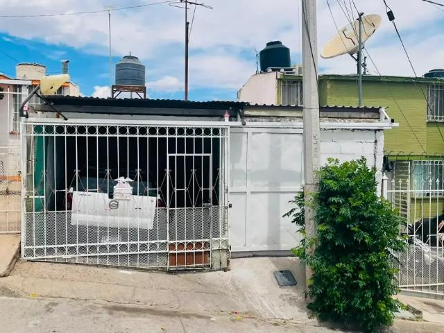 CASA EN VENTA ! COLONIA MARMO II, Chihuahua: ¡Ubicación privilegiada!