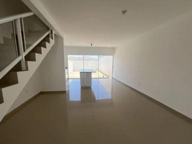 Casa en Venta. Colonia Terrazas de la Presa. Tijuana, Baja California