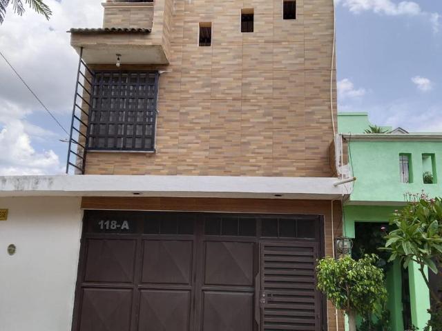 Casa con locales en venta Colinas del Carmen Le?n, Gto