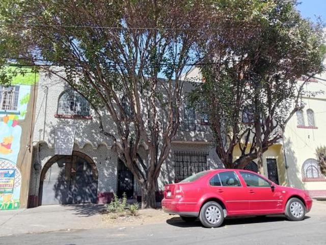 Casa en venta COMO TERRENO