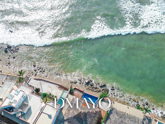 Casa en venta como terreno en tercera fila en Balneario de Punta Sal