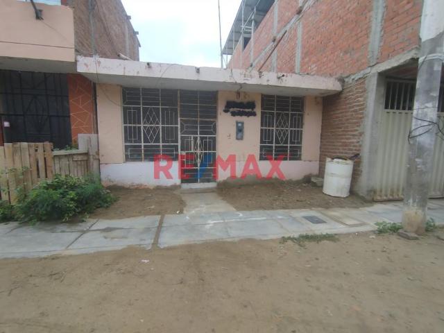 Casa En Venta Como Terreno En Almirante Miguel Grau Piura