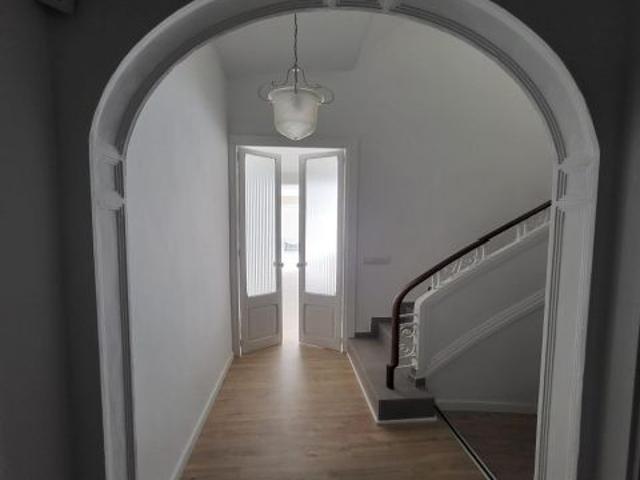 CASA EN VENTA COMPLETAMENTE REFORMADA EN EL CENTRO