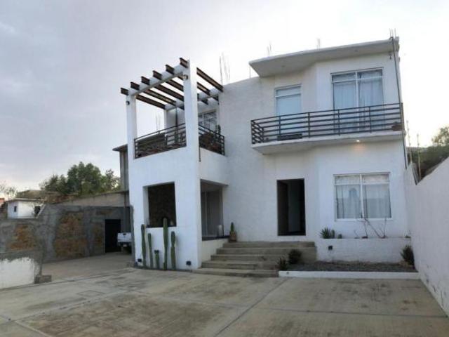 Casa en venta con 5 recámaras, 2 en planta baja, en Cuicatlán, Col. Guelaguetza, Atzompa, Oaxaca