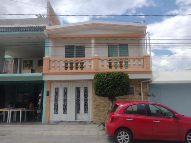 CASA EN VENTA CON 7 RECAMARAS EN COL. GRANADA
