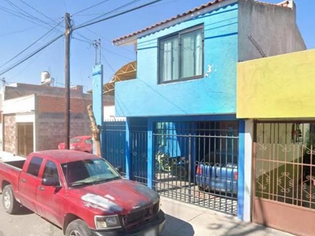 Casa en venta con 120 m2 superficie de terreno y 3 recámaras en venta