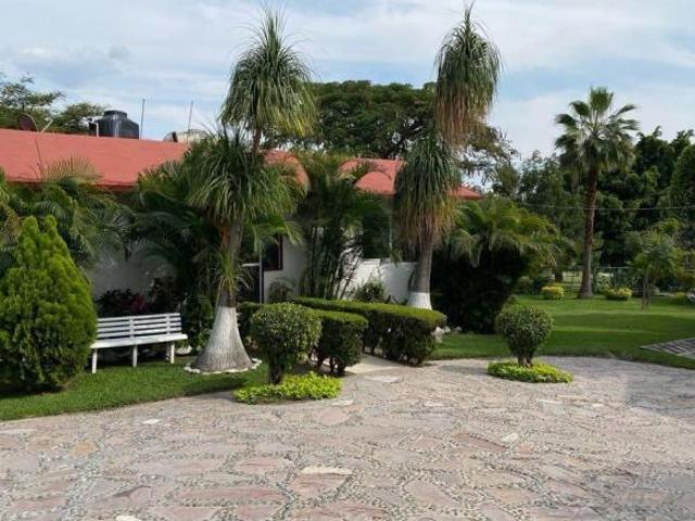 Casa en venta, con 1312m2 de terreno, Granjas Mérida Temixco Morelos