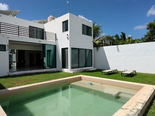CASA EN VENTA CON 16 PANELES SOLARES, AL NORTE DE M?RIDA