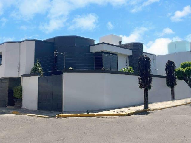 Casa en venta con 295 m? de terreno, 4 rec?maras en Estrella del Sur