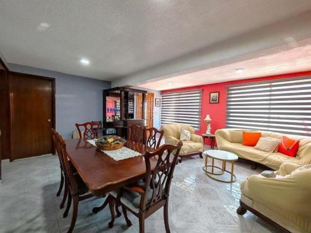 Casa en venta con 2 departamentos en San Lorenzo la Cebada