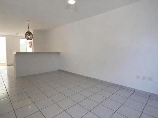 Casa en venta con 2 recámaras y 1 baño en Valle Dorado, Mezcales