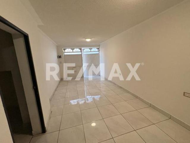 Casa en Venta con 2 Unidades Rentables en calle Luna Barrio de Analco 4