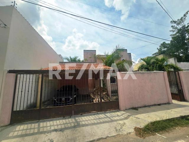 Casa en venta con 359 m² de terreno en Benito Juarez Nte para remodelar