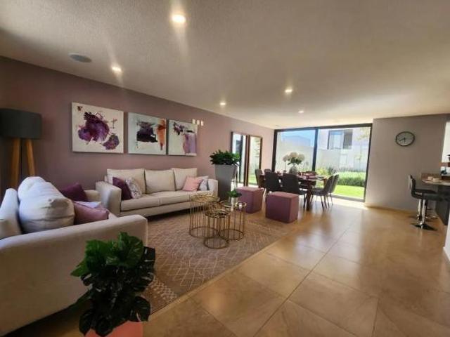 Casa en venta con 3 niveles, Jurica
