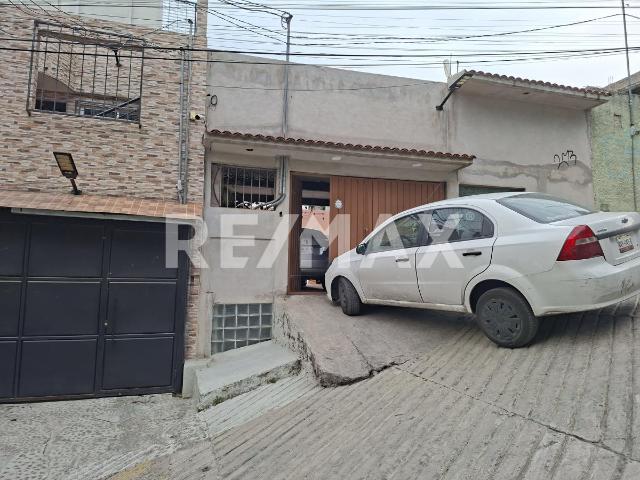 casa en venta con 3 Departamentos en Naucalpan