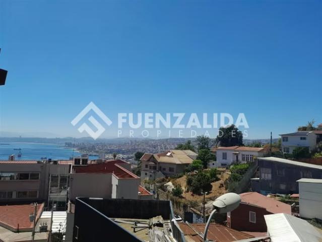 Casa en venta con 3 departamentos y un Loft en Valparaíso | 7 dormitorios por 14000.00 en Valparaíso