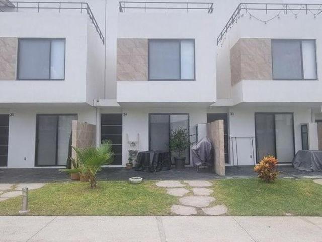 Casa en Venta con 3 Habitaciones, Alberca y Amenidades en Xochitepec