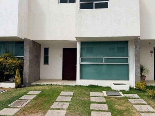 Casa en Venta con 3 habitaciones de 130 m², jardin a 10 minutos de planta volkswagen,Cuautlancingo