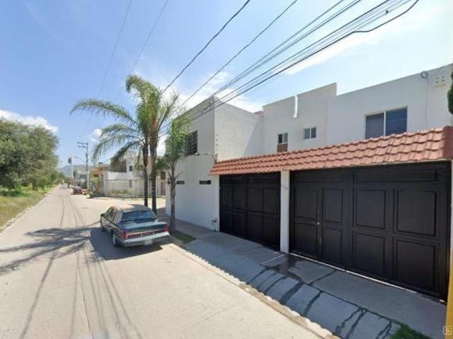 Casa en venta con 3 recámaras en Fraccionamiento El Condado Plus