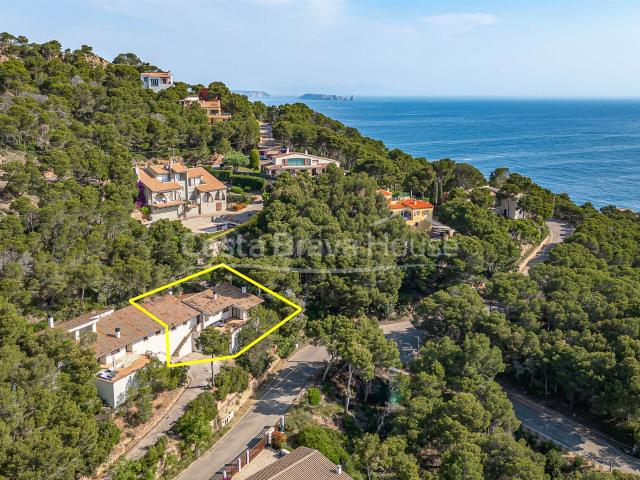 Casa en venta con terraza de 85 m² y vistas al mar en Aiguaf. 162m² Begur