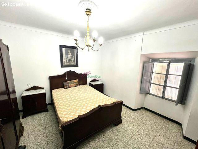 CASA EN VENTA CON TERRAZA Y PATIO EN BENAOCAZ