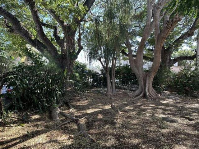 Casa en venta con terreno en esquina Fraile