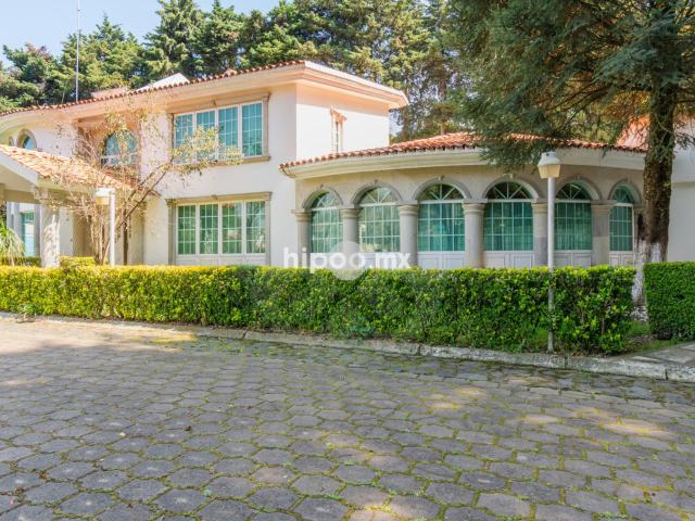 CASA EN VENTA CON TERRENO EN FRACCIONAMIENTO PRIVADO