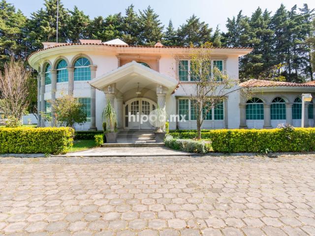 CASA EN VENTA CON TERRENO EN FRACCIONAMIENTO PRIVADO