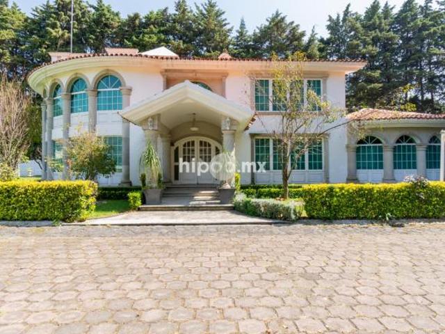 CASA EN VENTA CON TERRENO EN FRACCIONAMIENTO PRIVADO