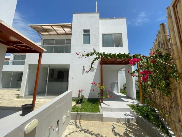 Casa en venta con titulo de propiedad de 221m2 frente al mar en zorritos