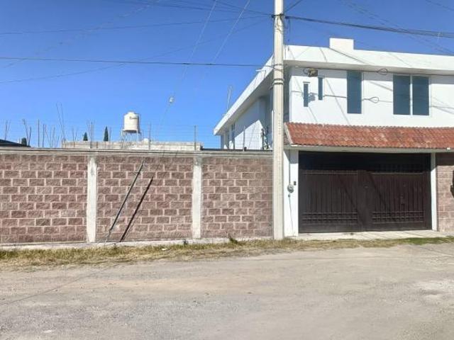 Casa en venta con tres recámaras y jardín en El Sabinal, Tlaxcala
