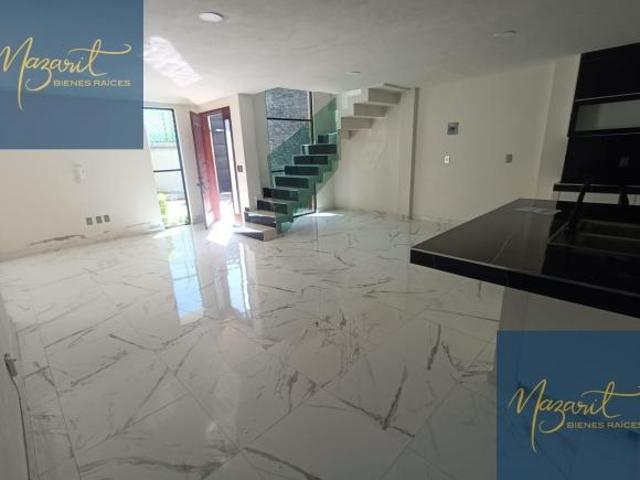 Casa en venta con tres recamaras y roof garden a un costado de la Prepa Ibero en Tlaxcala