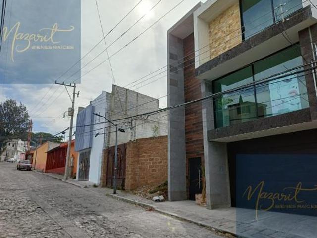 Casa en venta con tres recamaras, roof garden y alberca en Ocotlán, Tlaxcala