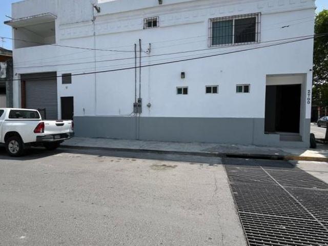 CASA EN VENTA CON USO COMERCIAL EN VALLE DE CHAPULTEPEC EN GUADALUPE
